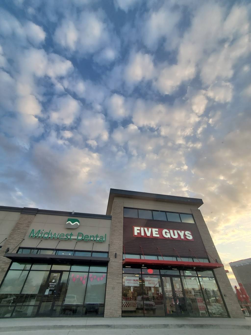 Five Guys | restaurant | 2651 James St, Coralville, IA 52241, USA | 3195195028 OR +1 319-519-5028