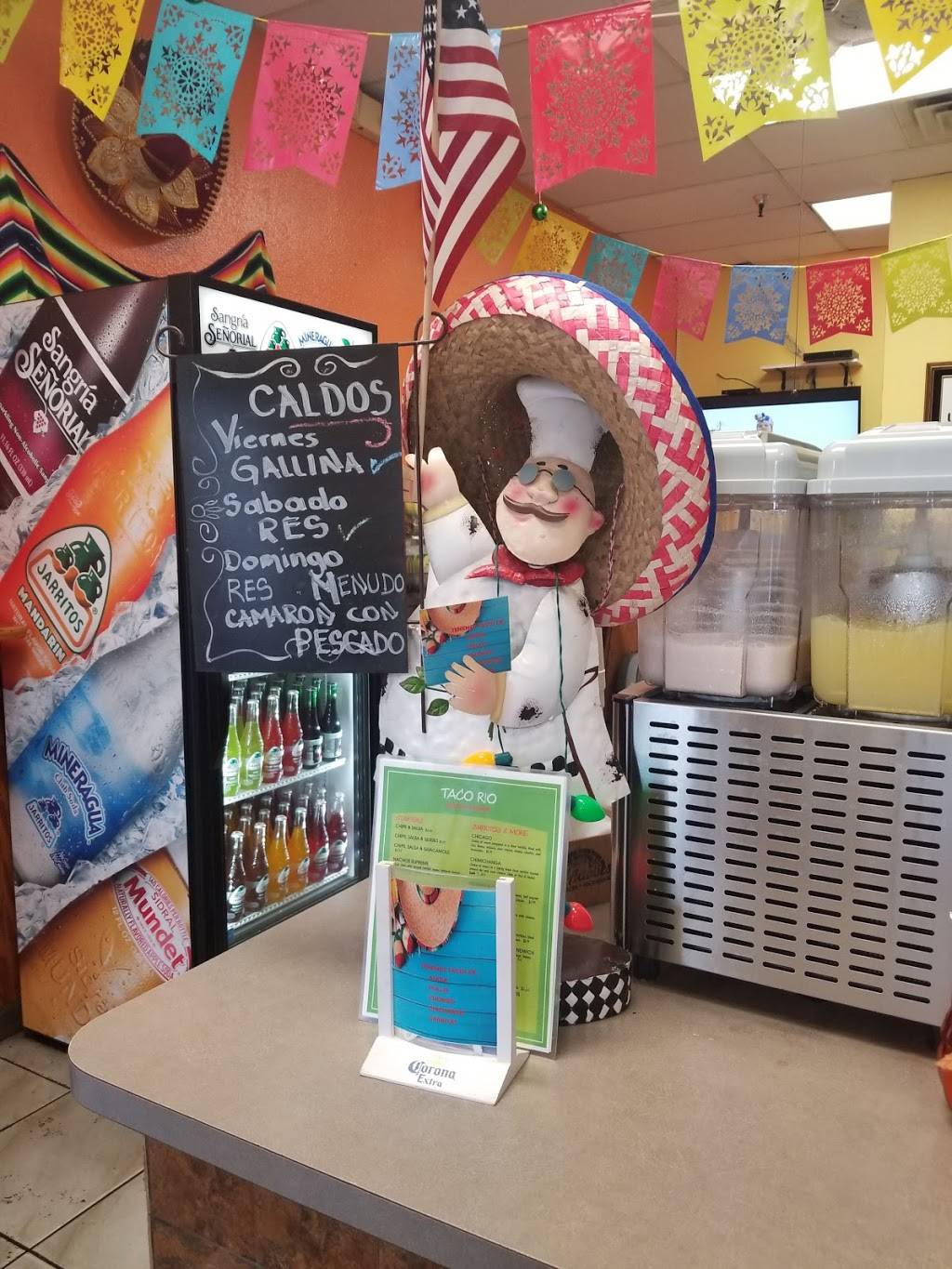 Taco Rio Mexican Kitchen | restaurant | 707 S Semoran Blvd, Orlando, FL 32807, USA | 4079302154 OR +1 407-930-2154