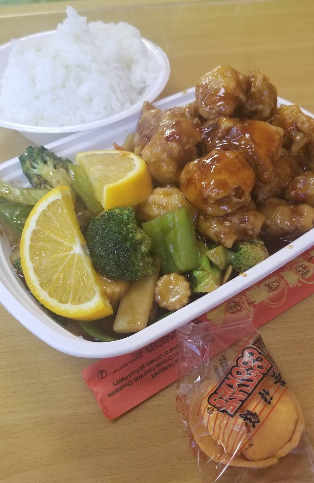 Dragon City | restaurant | 1353 S Webb Rd UNIT 103, Wichita, KS 67207, USA | 3166875555 OR +1 316-687-5555