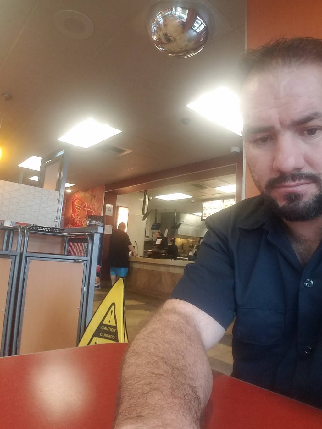 Jack in the Box | restaurant | 17600 Bellflower Blvd, Bellflower, CA 90706, USA | 5629206733 OR +1 562-920-6733