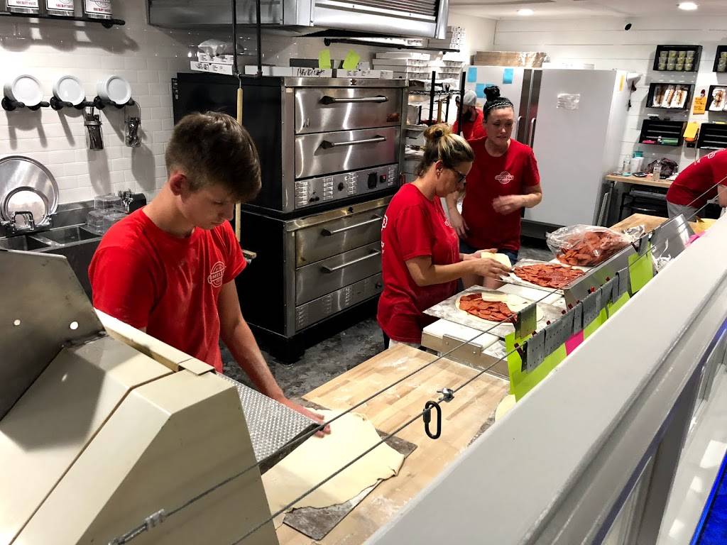 Tomellys Pizza | restaurant | 333 State St, Newburgh, IN 47630, USA | 8126292001 OR +1 812-629-2001