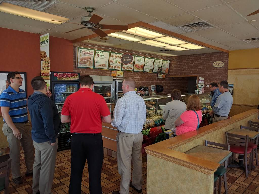 Subway | restaurant | 2221 Lathrop Ave, Racine, WI 53405, USA | 2626389585 OR +1 262-638-9585