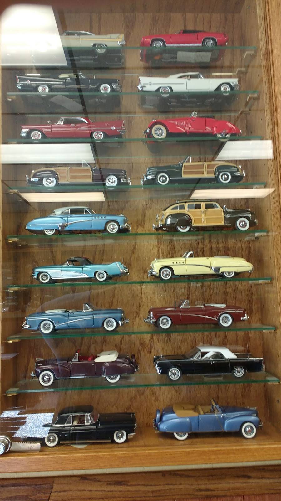 Famoores Family Restaurant | restaurant | 18 E 1st St, Oil City, PA 16301, USA | 8146764789 OR +1 814-676-4789