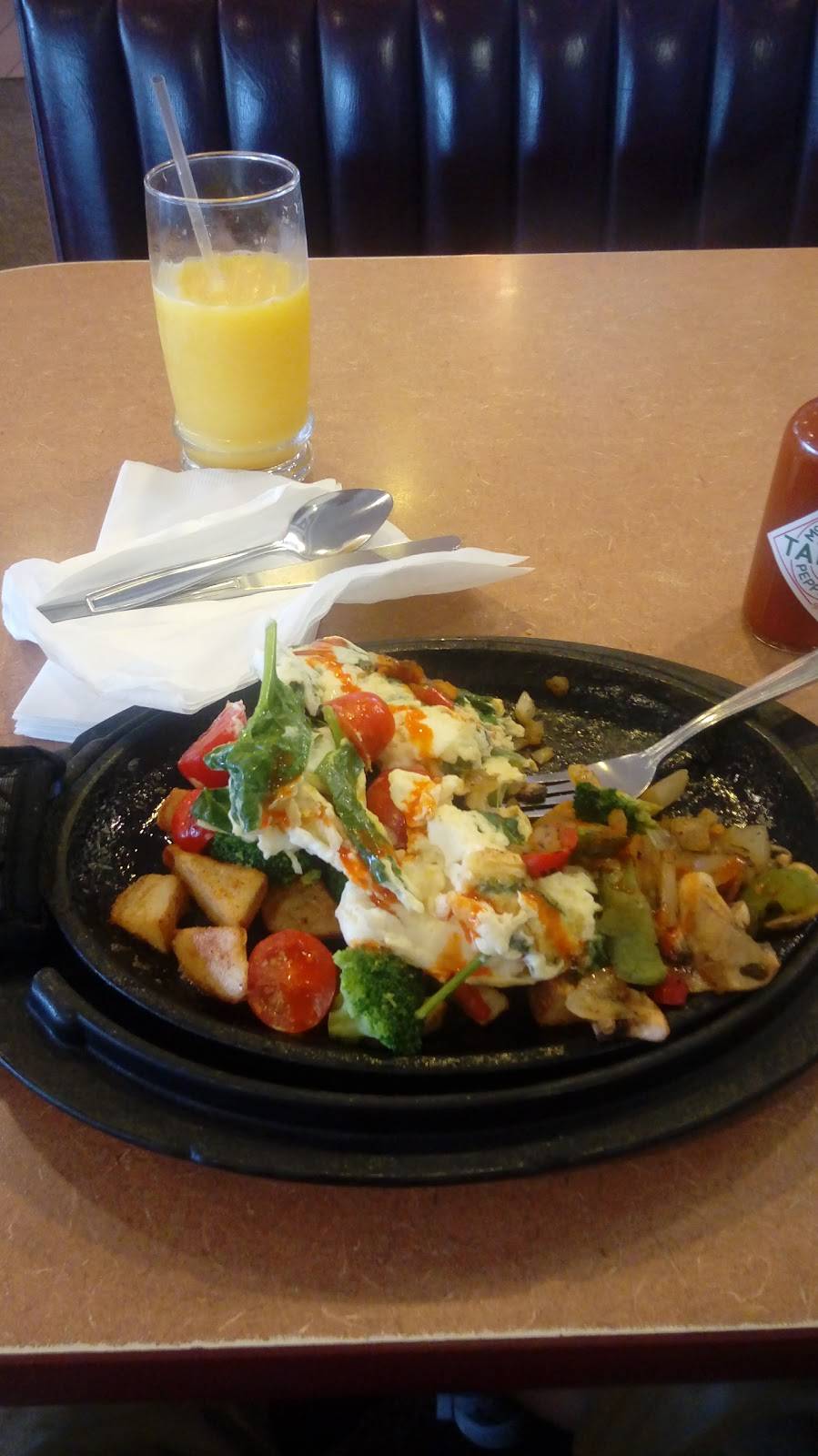 Camden food co | restaurant | 3870 N Terminal Rd, Houston, TX 77032, USA | 2812303100 OR +1 281-230-3100