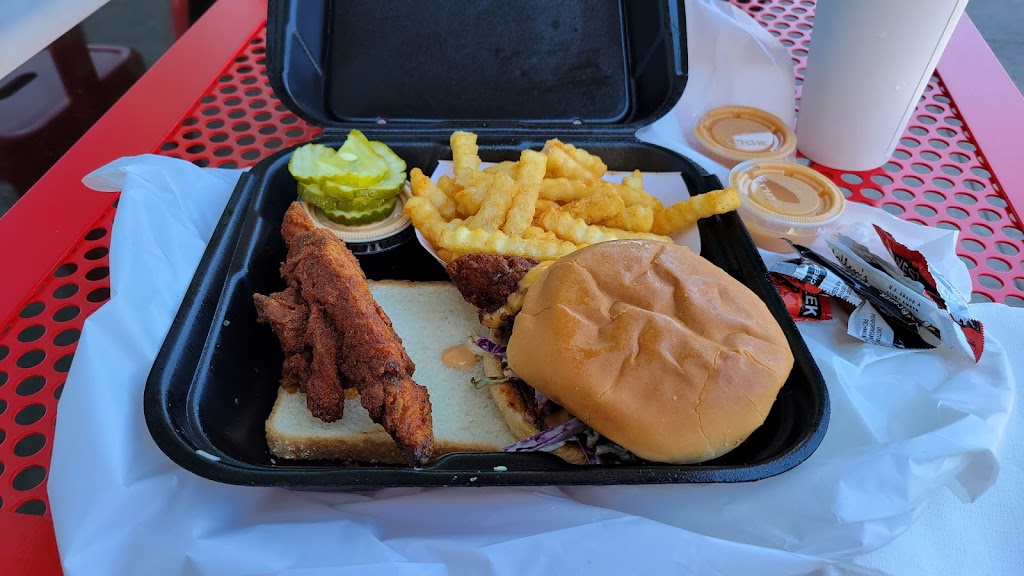 Daves Hot Chicken | restaurant | 110 Fletcher Pkwy Suite 101, El Cajon, CA 92020, USA | 8582585881 OR +1 858-258-5881