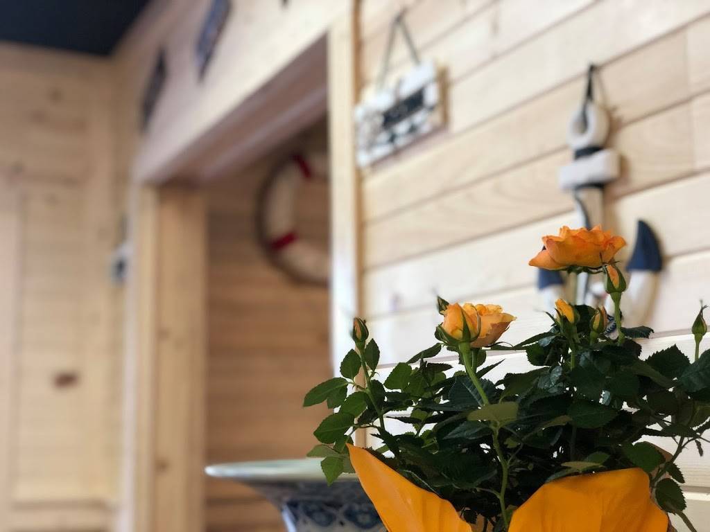 crazy crab | restaurant | 3700 S Waverly Rd, Lansing, MI 48911, USA | 5178873888 OR +1 517-887-3888