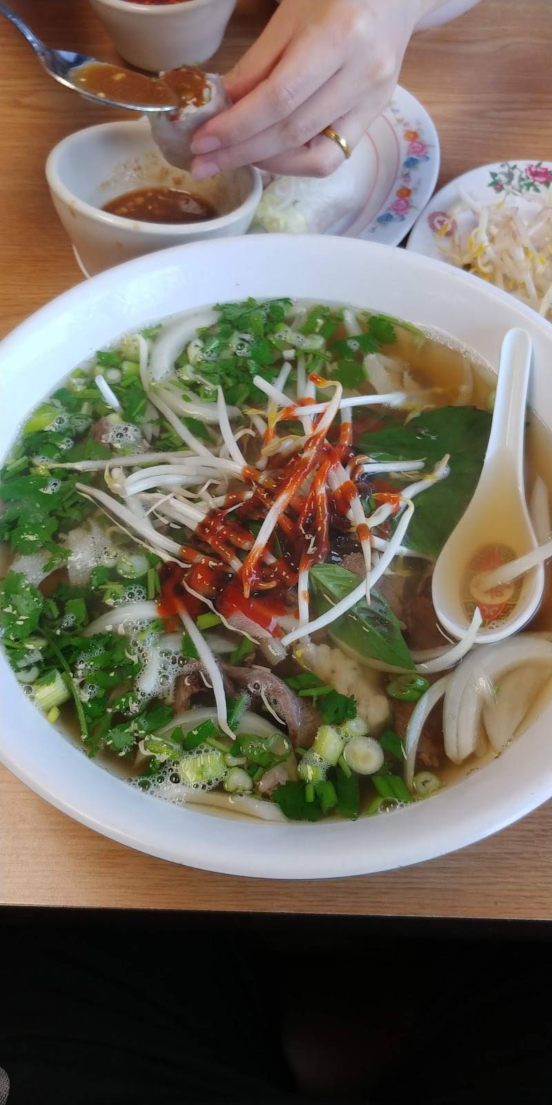 Saigon Express | restaurant | 1098 Arcade St, St Paul, MN 55106, USA | 6517740379 OR +1 651-774-0379