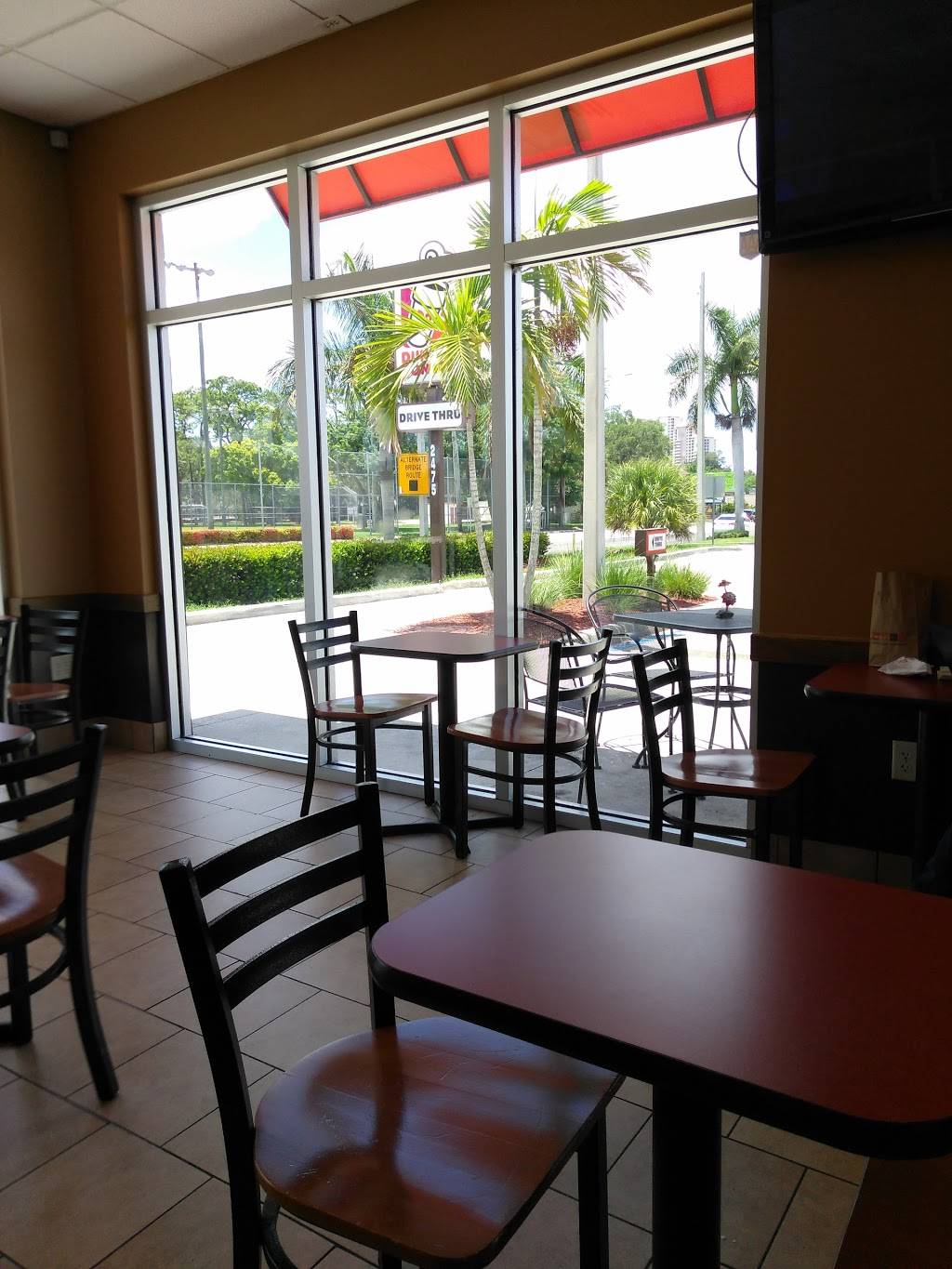 Dunkin | bakery | 2475 Cleveland Ave, Fort Myers, FL 33901, USA | 2394612700 OR +1 239-461-2700