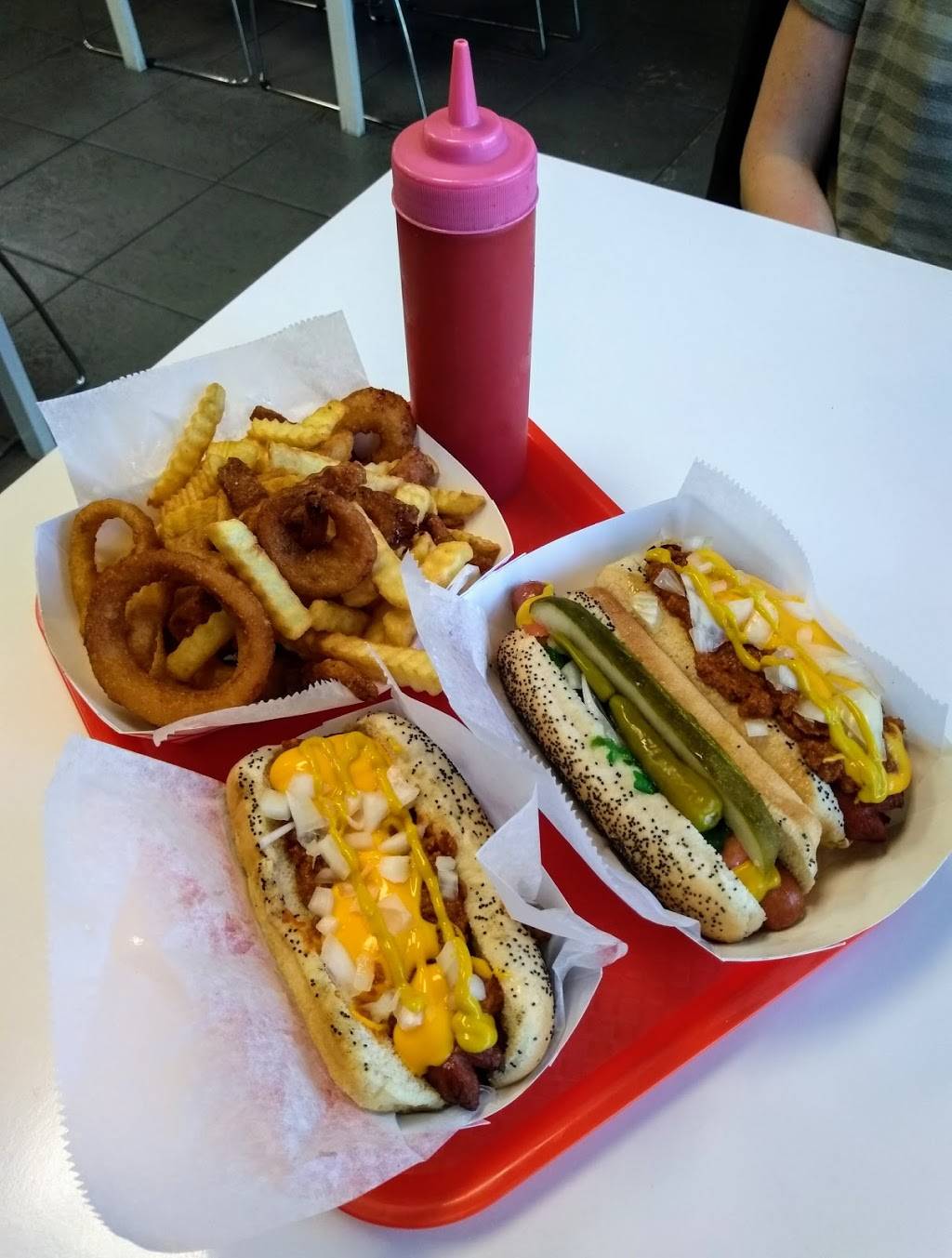 Howies Top Dog | restaurant | 5021 S State Rd 7 #209, Davie, FL 33314, USA | 9547928686 OR +1 954-792-8686