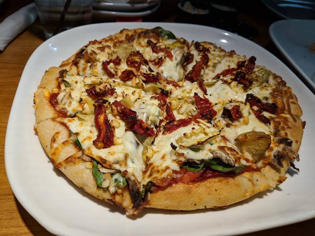 Boston Pizza | restaurant | 1681 Greenbank Rd, Barrhaven, ON K2J 4Y6, Canada | 6138251414 OR +1 613-825-1414