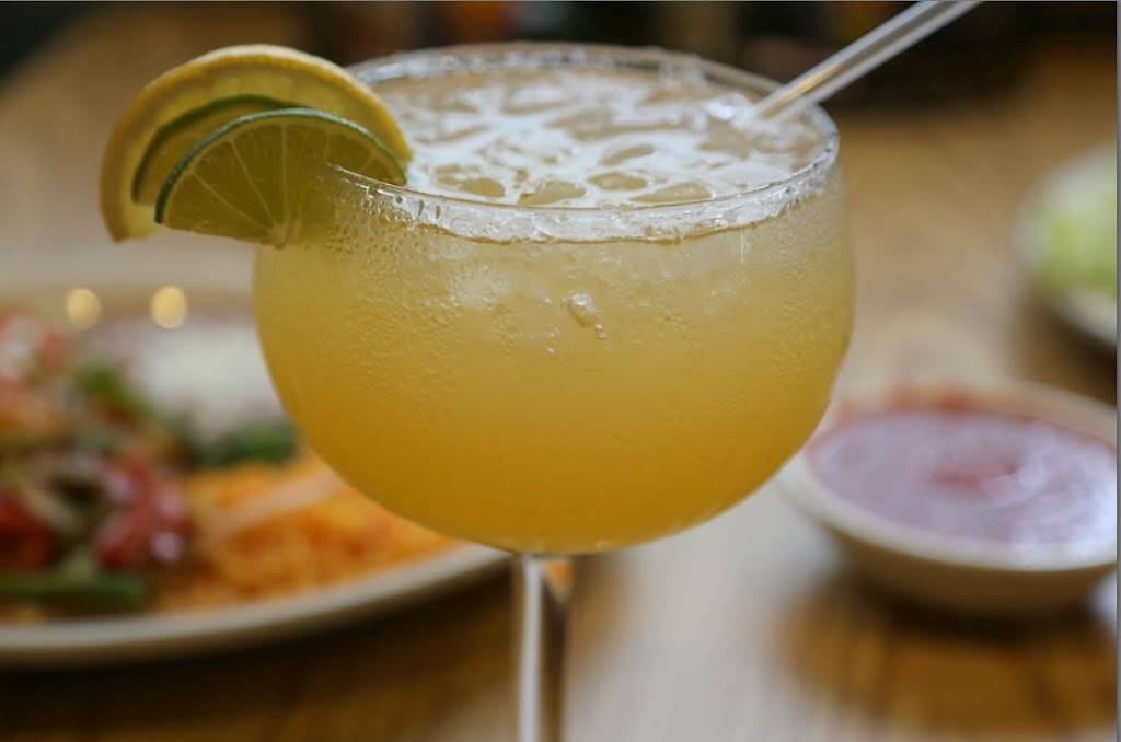 Azteca 3 Mexican Restaurant | restaurant | 2400 Spruce Hills Dr, Bettendorf, IA 52722, USA | 5633442121 OR +1 563-344-2121