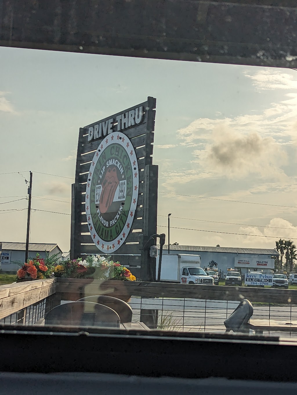 Lickin Chicken | restaurant | 1320 N Tyndall Pkwy, Panama City, FL 32404, USA | 8502575595 OR +1 850-257-5595