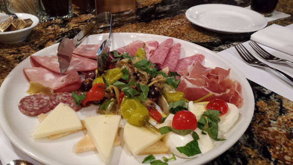 Casa Di Giorgio | night club | 3137 W Rawson Ave, Franklin, WI 53132, USA | 4143040400 OR +1 414-304-0400