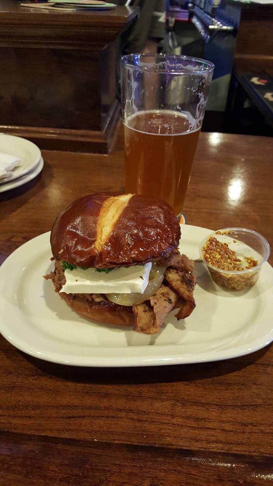 Rays Place Of Fairlawn | restaurant | 25 Ghent Rd, Fairlawn, OH 44333, USA | 3308352233 OR +1 330-835-2233