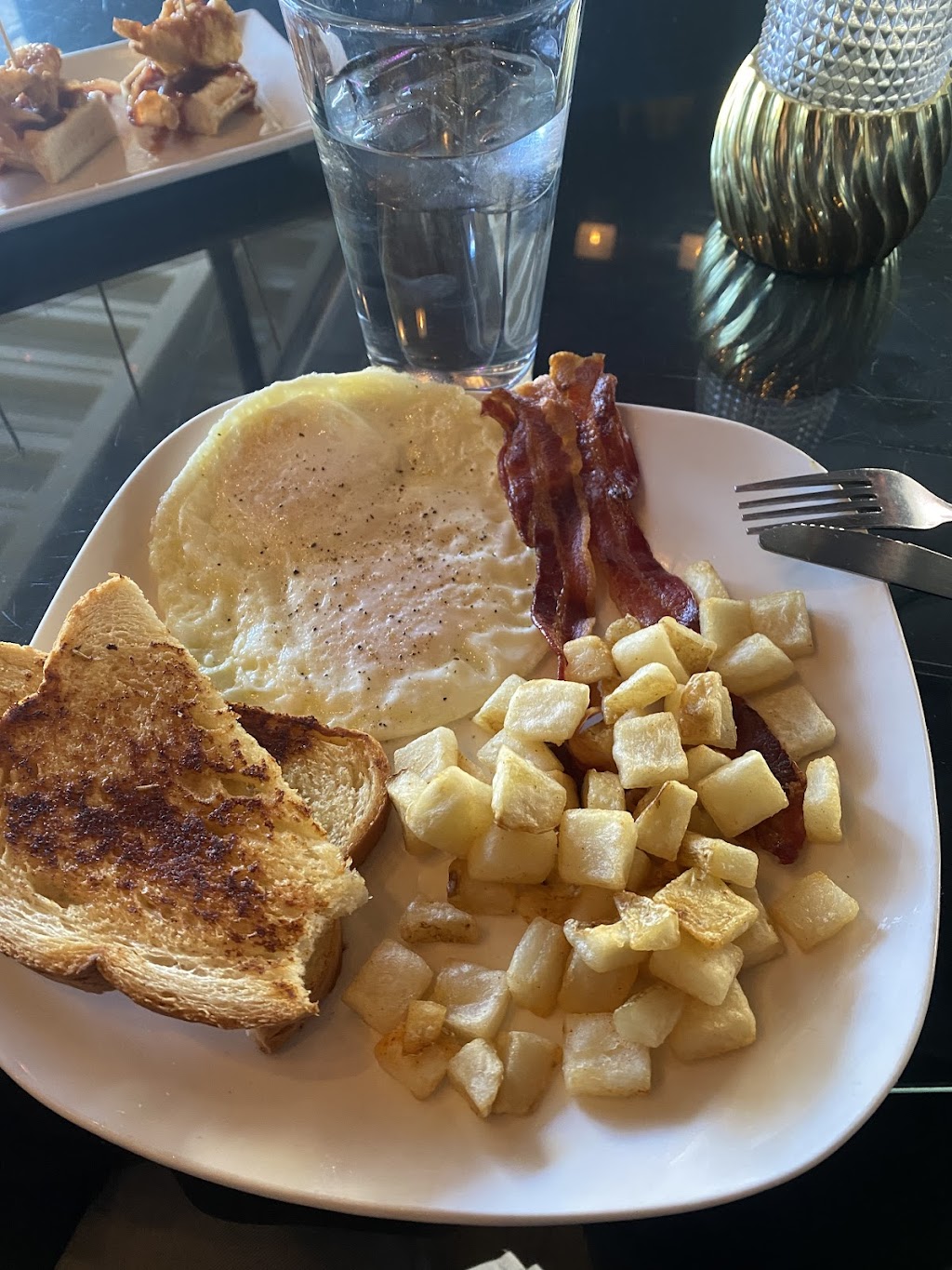 Damacios Bar & Tapas | restaurant | 722 Central Ave SW, Albuquerque, NM 87102, USA | 5055957383 OR +1 505-595-7383