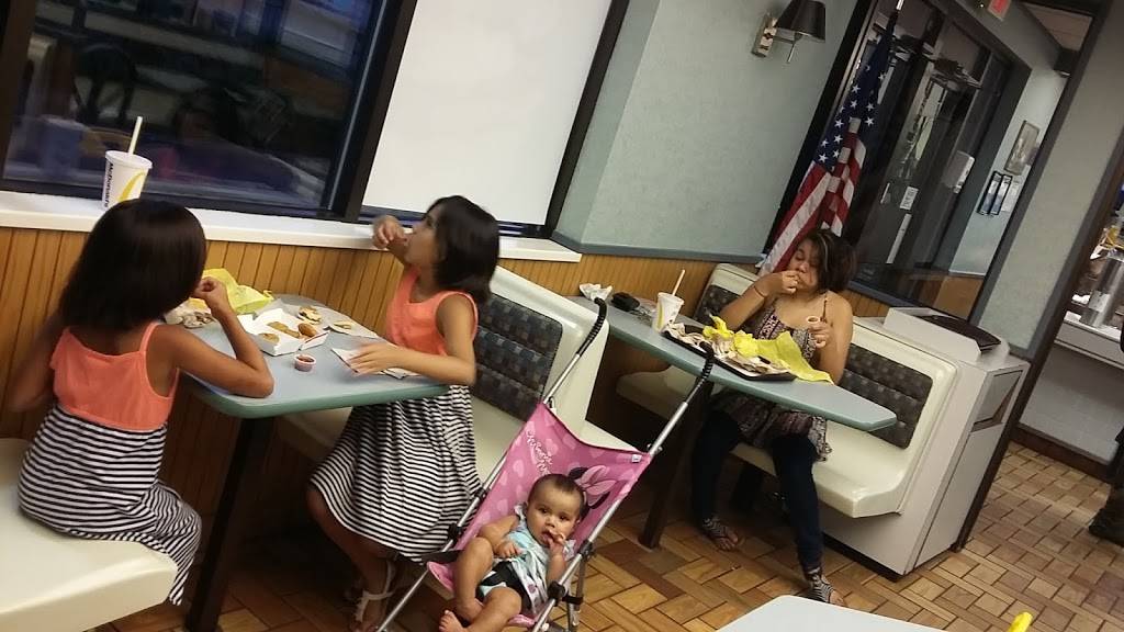 McDonalds | restaurant | 3924 Old Lee Hwy, Fairfax, VA 22030, USA | 7032737570 OR +1 703-273-7570