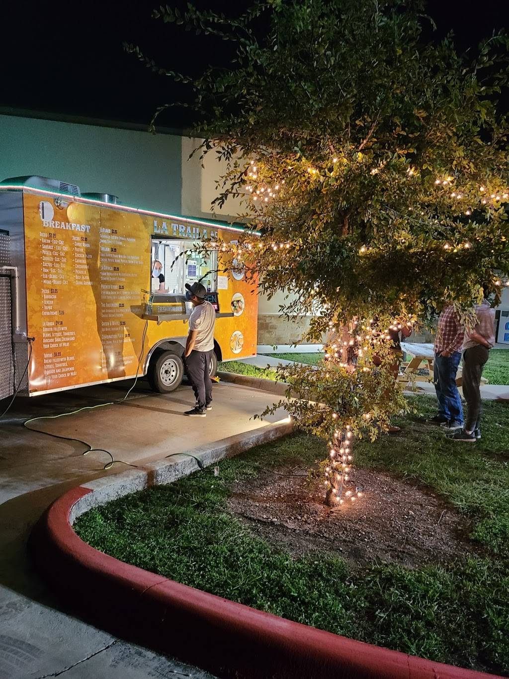 la traila #5 | restaurant | 7930 Thaxton Rd suite 100, Austin, TX 78747, USA | 5125903973 OR +1 512-590-3973