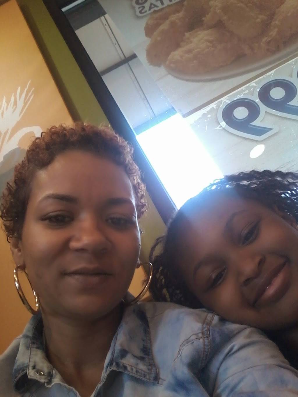 Popeyes Chicken | restaurant | 610 Madison St, Oak Park, IL 60302, USA | 7085241022 OR +1 708-524-1022