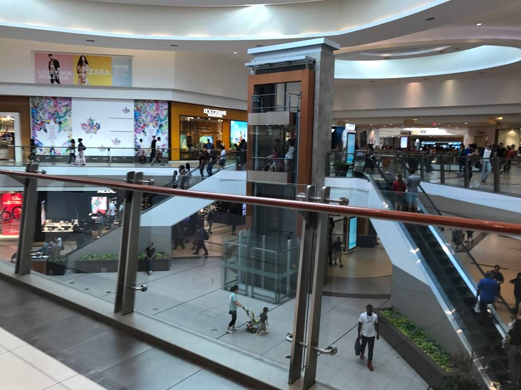 Scarborough Town Centre | shopping mall | 300 Borough Dr, Toronto, ON M1P 4P5, Canada | 4162960296 OR +1 416-296-0296