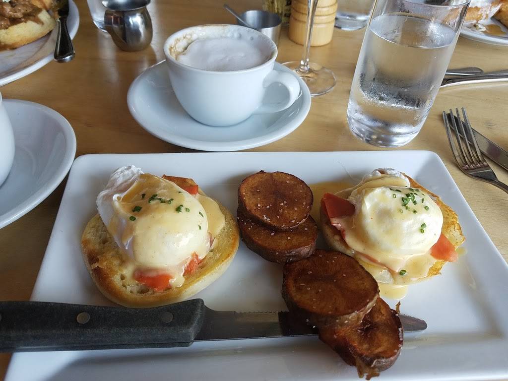 Franks Oyster House & Champagne Parlor | restaurant | 2616 NE 55th St, Seattle, WA 98105, USA | 2065250220 OR +1 206-525-0220