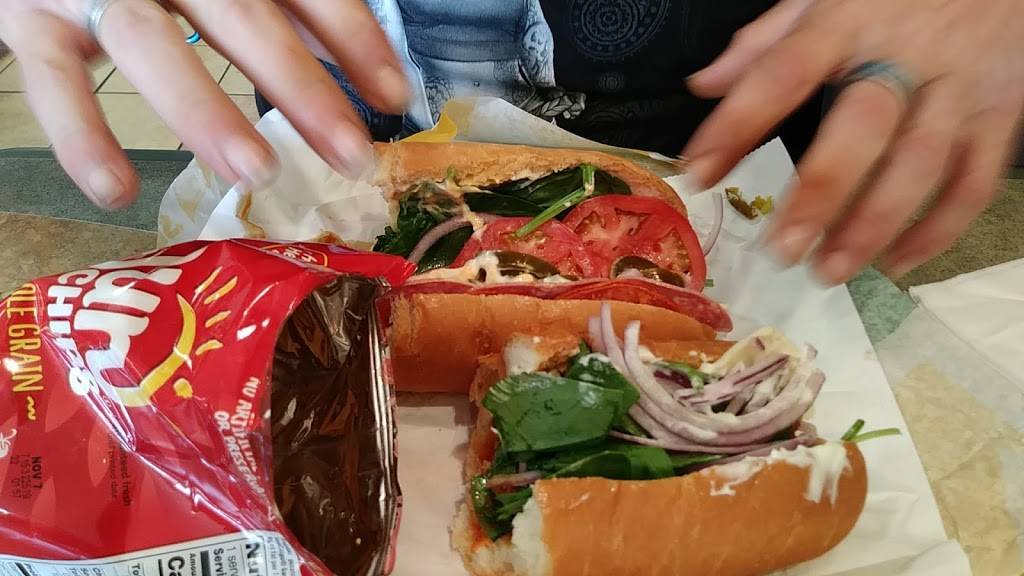 Subway | restaurant | 111 A Logan Square, Russellville, KY 42276, USA | 2707267166 OR +1 270-726-7166
