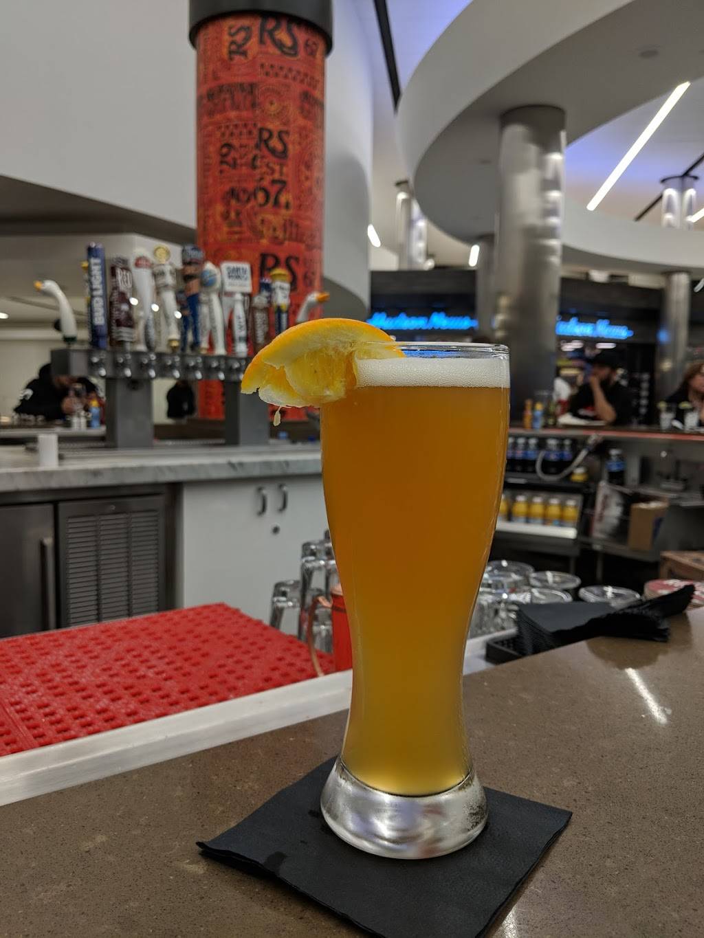 Rolling Stone Bar & Grill | restaurant | Terminal 7, 700 World Way, Los Angeles, CA 90045, USA | 3102589775 OR +1 310-258-9775