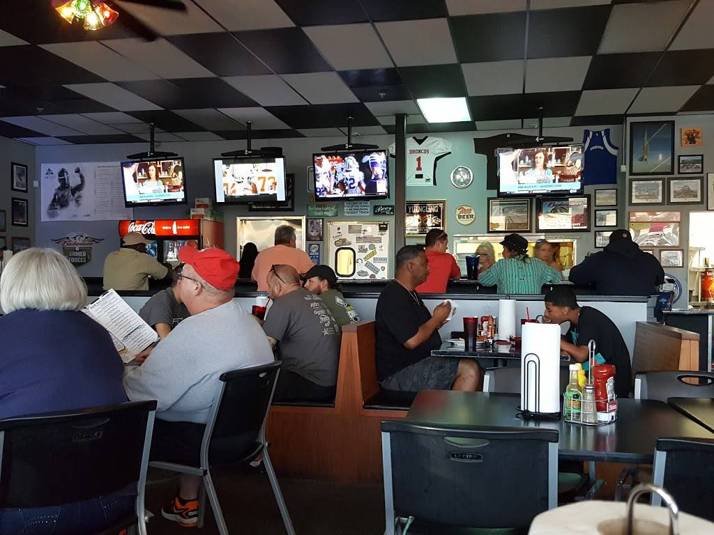 Big Dawgs Family Sports Restaurant | restaurant | 1330 Blanding Blvd # 135, Orange Park, FL 32065, USA | 9042724204 OR +1 904-272-4204