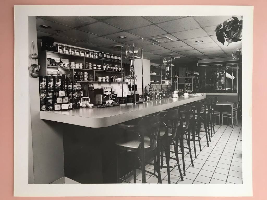 Rays Cafe & Tea House | cafe | 141 N 9th St, Philadelphia, PA 19107, USA | 2159225122 OR +1 215-922-5122