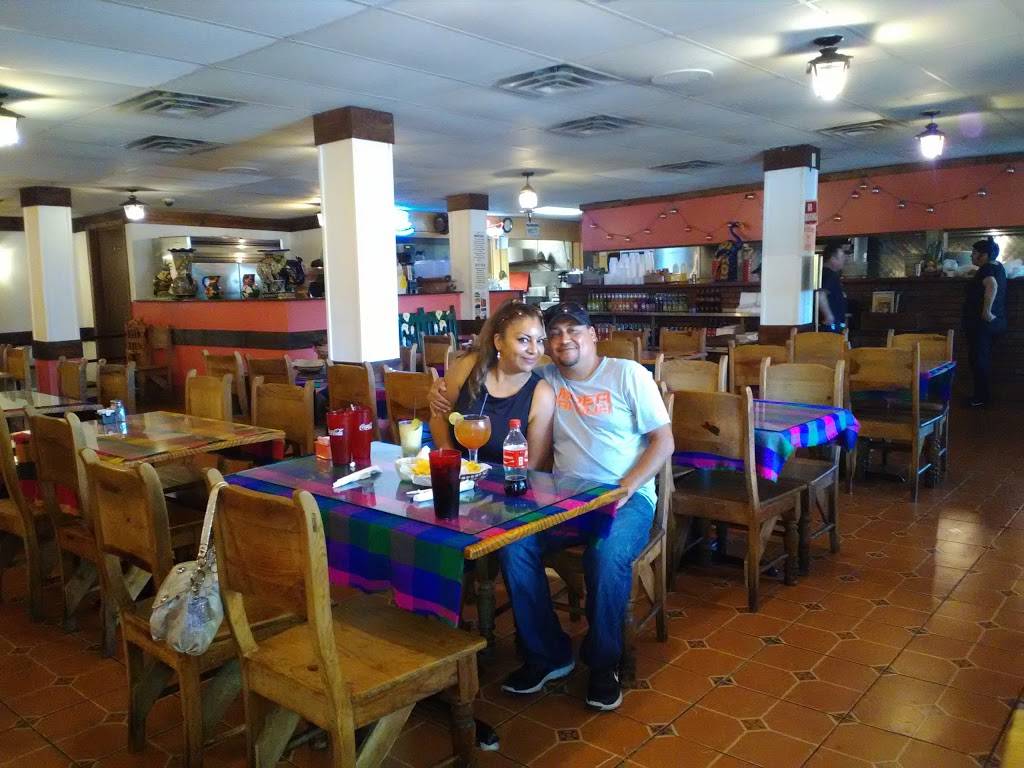 Los Comales Mexican Restaurant | restaurant | 2136 E 7th St, Austin, TX 78702, USA | 5124809358 OR +1 512-480-9358