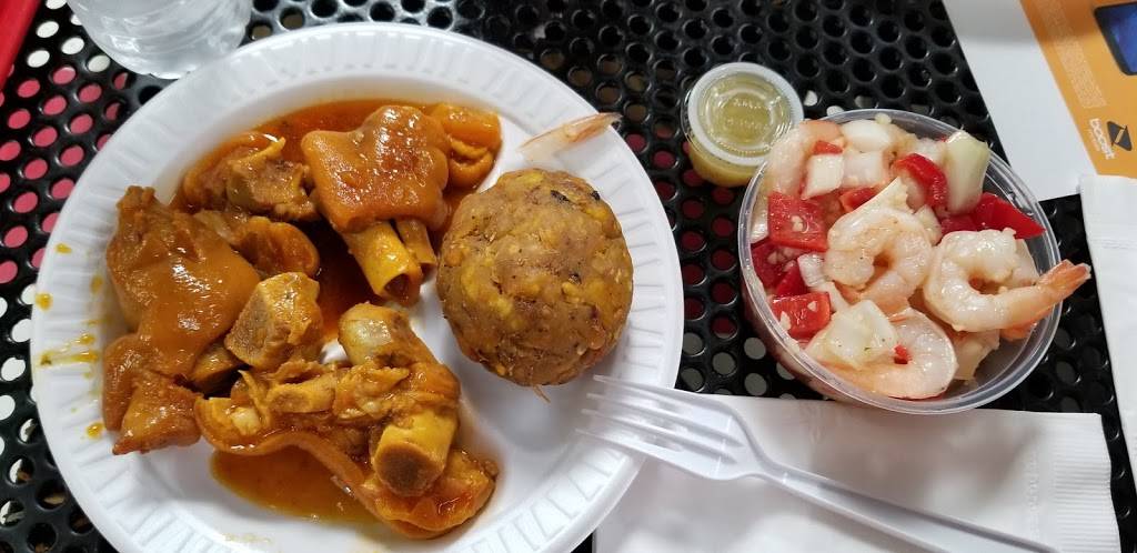 La plaza | restaurant | 704 Park St, Hartford, CT 06106, USA | 8605607677 OR +1 860-560-7677