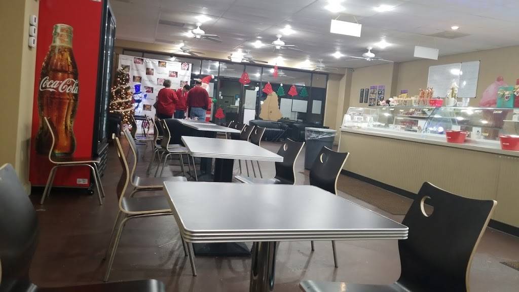 Cream & Cones | restaurant | 2152 Pelham Pkwy, Pelham, AL 35124, USA | 2058488383 OR +1 205-848-8383