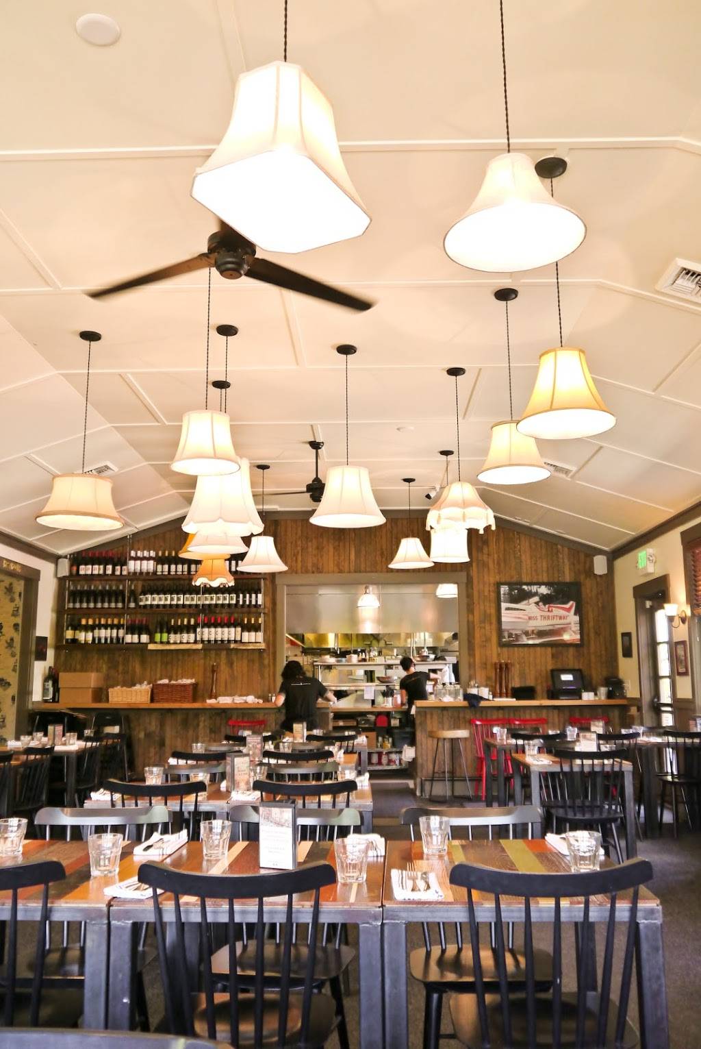 Hollywood Tavern | restaurant | 14501 Redmond-Woodinville Rd NE, Woodinville, WA 98072, USA | 4254817703 OR +1 425-481-7703