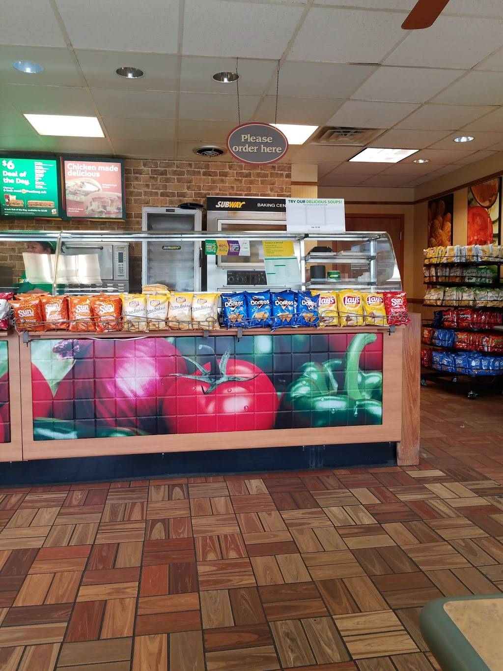 Subway Restaurants | restaurant | 4817 Lee Hwy, Arlington, VA 22207, USA | 7035252258 OR +1 703-525-2258