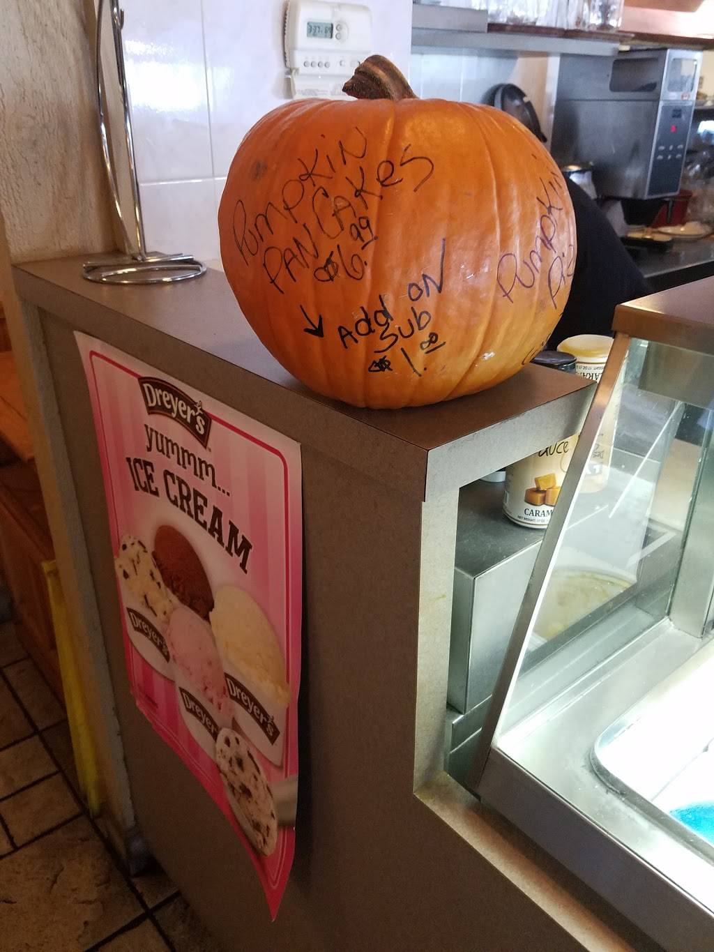 Perkos Cafe | restaurant | 4300 Waterloo Rd, Stockton, CA 95215, USA | 2099315611 OR +1 209-931-5611