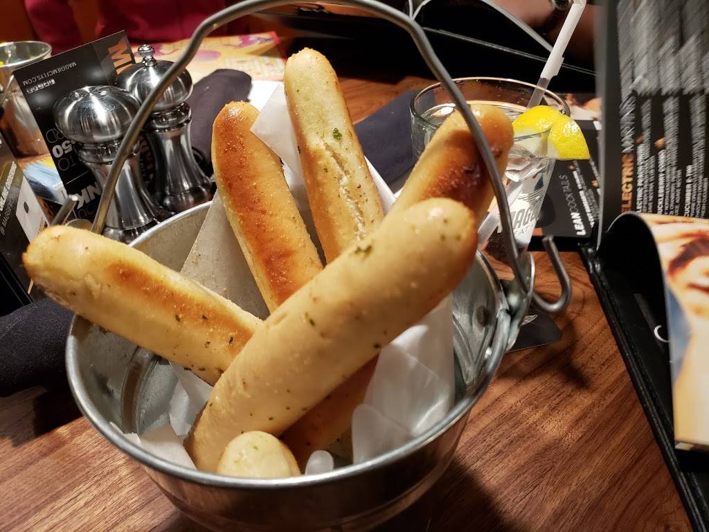 Maggie McFlys® Springfield | restaurant | 6797 Springfield Mall, Springfield, VA 22150, USA | 7039229300 OR +1 703-922-9300