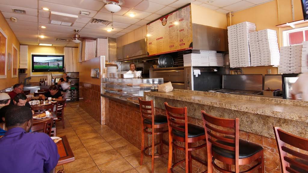 Downtown Pizza | restaurant | 608 Lake Ave, Lake Worth, FL 33460, USA | 5615866448 OR +1 561-586-6448