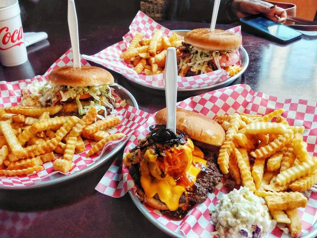 Iconic Burger | restaurant | 12 N McIntosh St, Elberton, GA 30635, USA | 7625330957 OR +1 762-533-0957