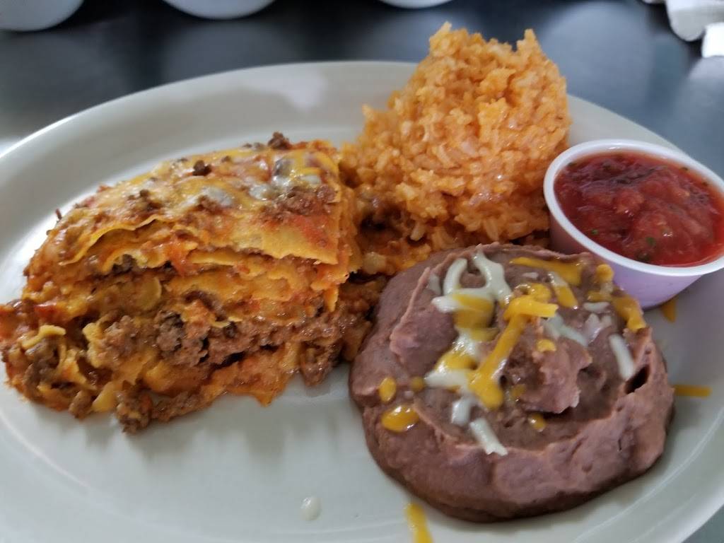 DutchTowne Deli & Cafe | cafe | 3911, 412 W Batte St, Cameron, TX 76520, USA | 2546050707 OR +1 254-605-0707