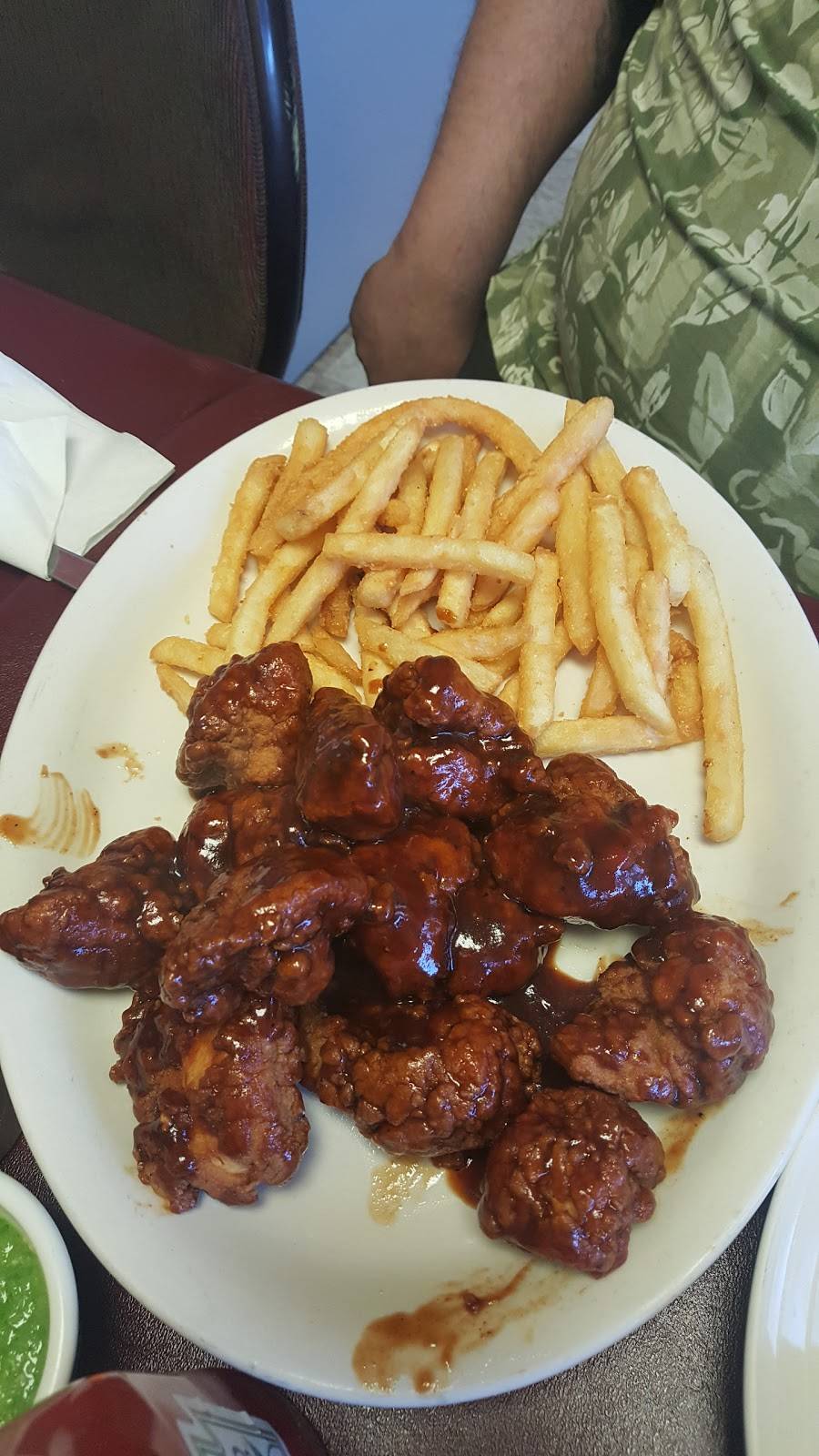 Super wings | restaurant | 112 Whitney St, Leominster, MA 01453, USA | 9785377186 OR +1 978-537-7186