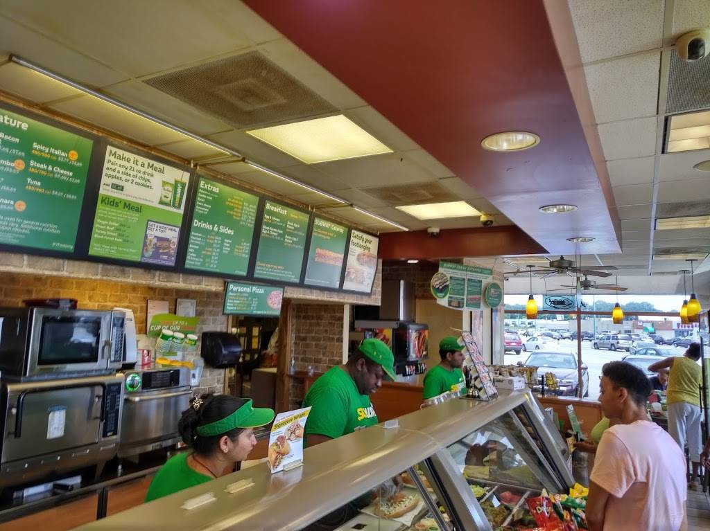 Subway | restaurant | 425 E Belt Blvd, Richmond, VA 23224, USA | 8042312020 OR +1 804-231-2020