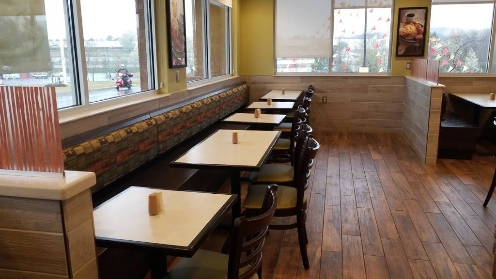 Bojangles Famous Chicken n Biscuits | restaurant | 7239 Moorefield Memorial Hwy, Liberty, SC 29657, USA | 8643726669 OR +1 864-372-6669