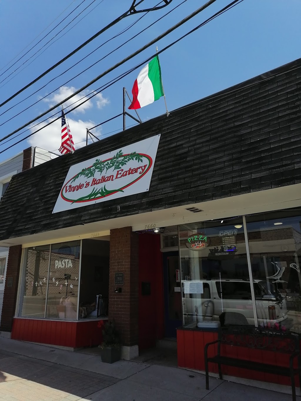 Vinnies Italian Eatery | restaurant | 7660 Auburn Rd, Utica, MI 48317, USA | 5862512519 OR +1 586-251-2519