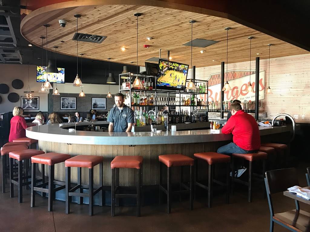 BRGR Kitchen + Bar | restaurant | 5031 W 135th St, Leawood, KS 66224, USA | 9132293900 OR +1 913-229-3900