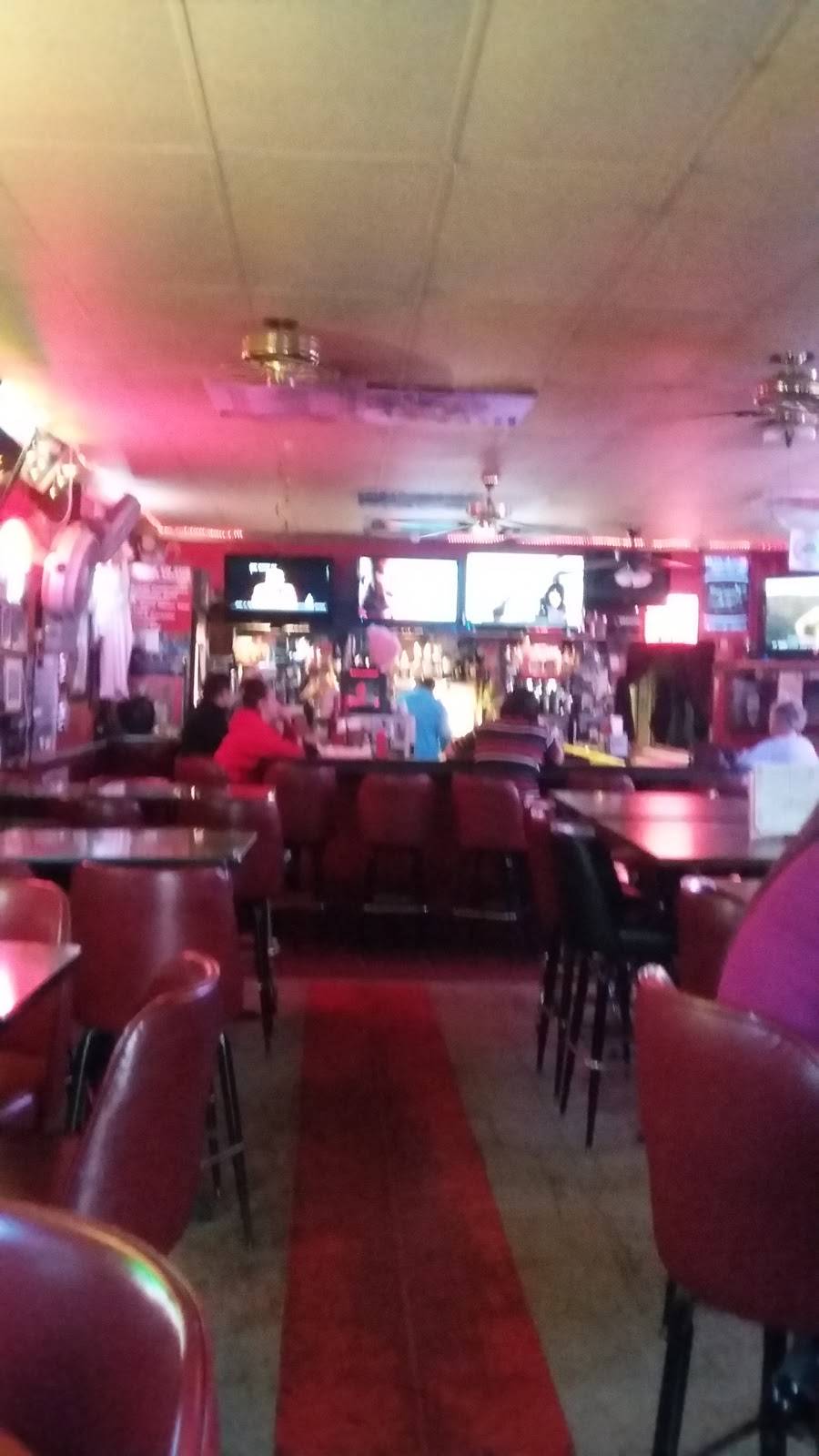 Red Carpet Tavern | restaurant | 3301 Wayne Ave, Dayton, OH 45420, USA | 9372589521 OR +1 937-258-9521