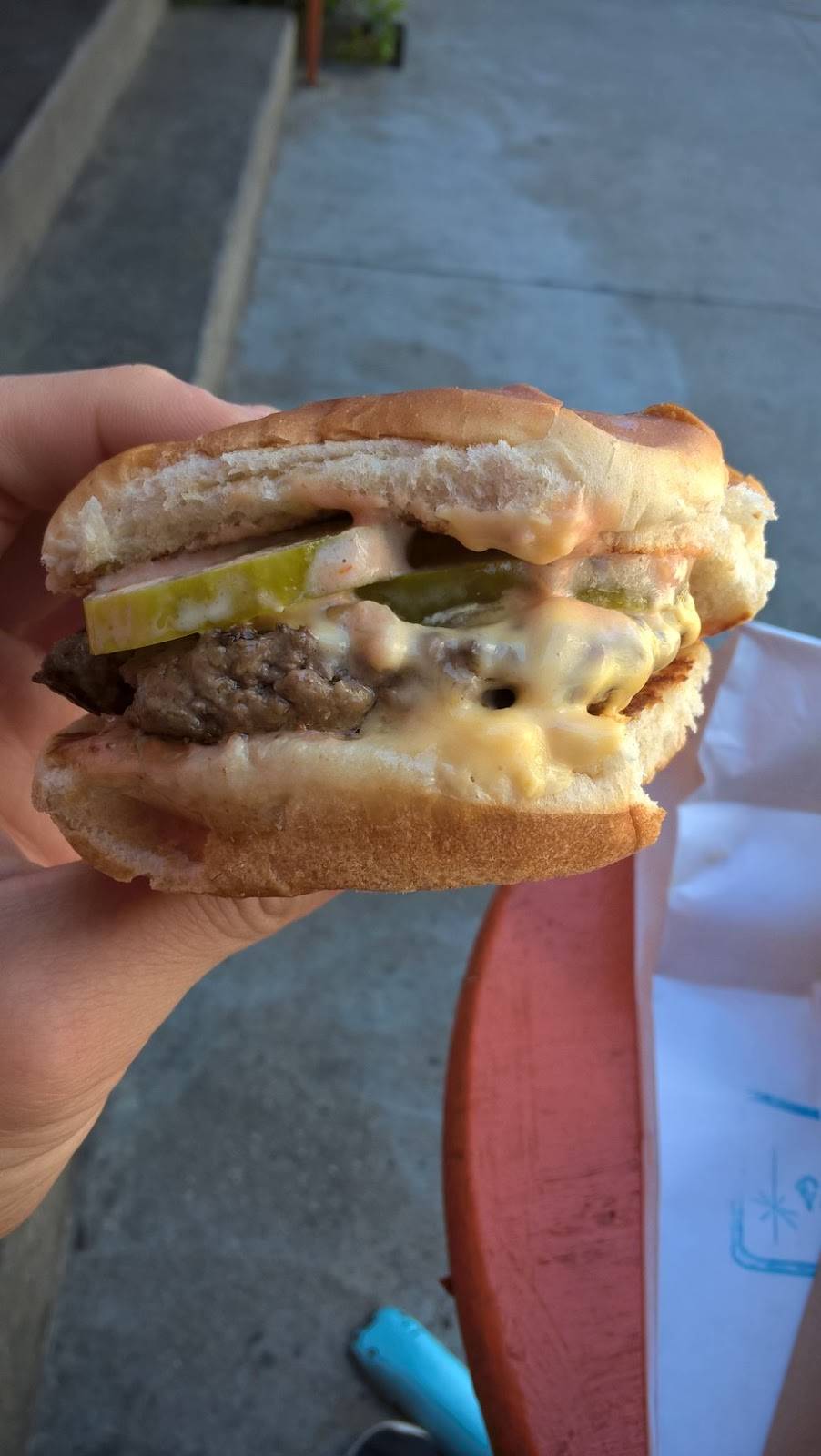 Twins Sliders | restaurant | 5940 Sunset Blvd, Los Angeles, CA 90028, USA | 3239606902 OR +1 323-960-6902