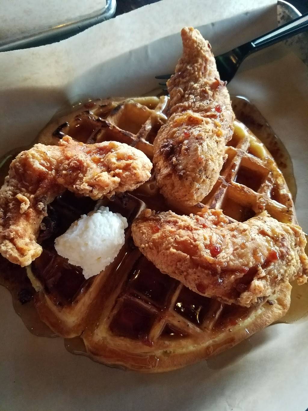 Calhouns Rooftop | restaurant | 4701 Calhoun Rd #200, Houston, TX 77004, USA | 8326498849 OR +1 832-649-8849