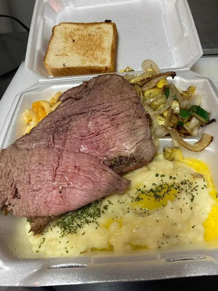 The Sly Fox at Magnolias | restaurant | 105 Harlee St, Marion, SC 29571, USA | 8437027836 OR +1 843-702-7836