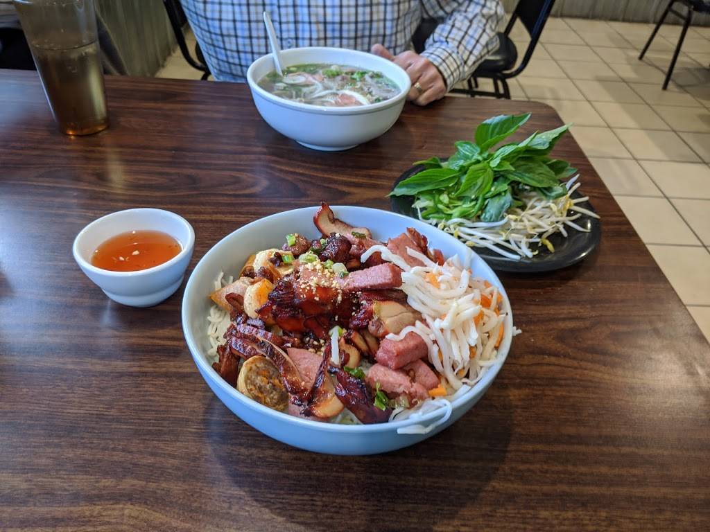 iPho by Saigon | restaurant | 704 University Ave W, St Paul, MN 55104, USA | 6512258751 OR +1 651-225-8751