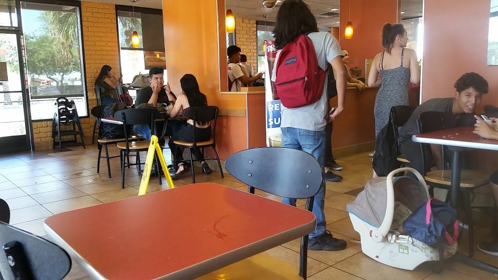 Jack in the Box | restaurant | 141 N Arizona Ave, Chandler, AZ 85225, USA | 4809637187 OR +1 480-963-7187