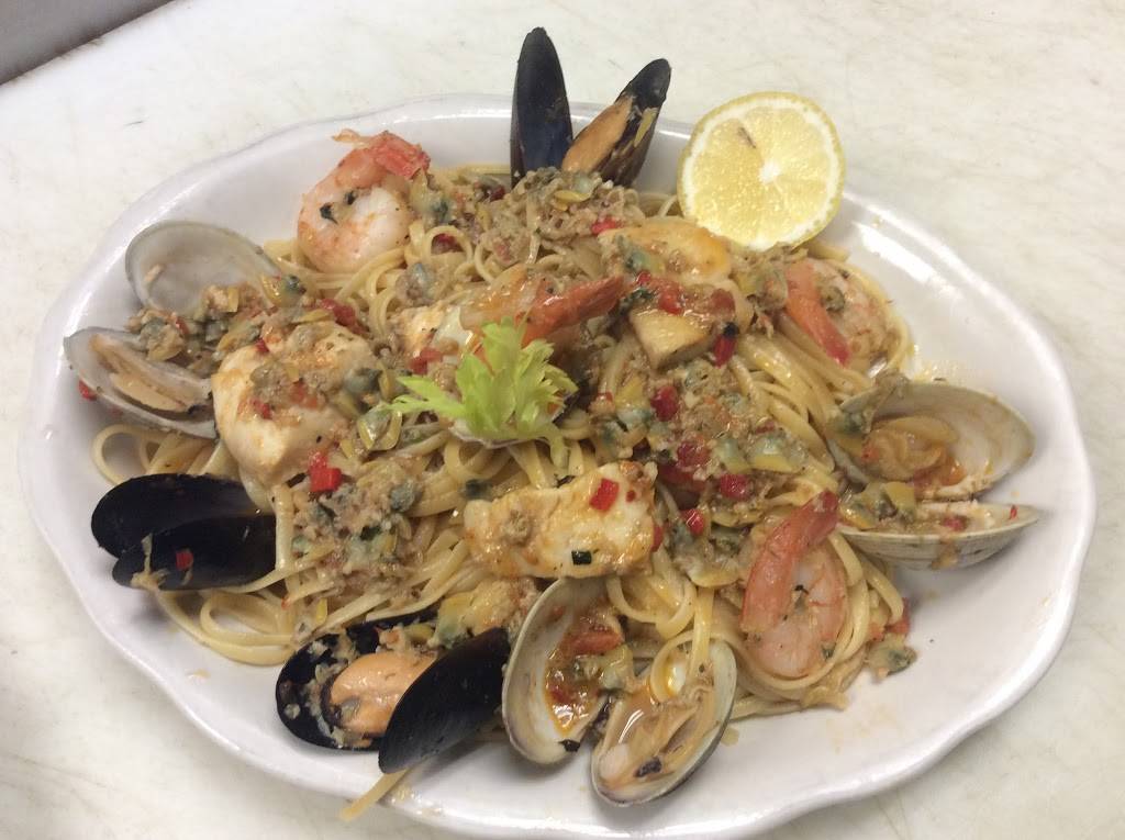 Randazzos pizza of manhasset | restaurant | 568 Plandome Rd, Manhasset, NY 11030, USA | 5164395666 OR +1 516-439-5666